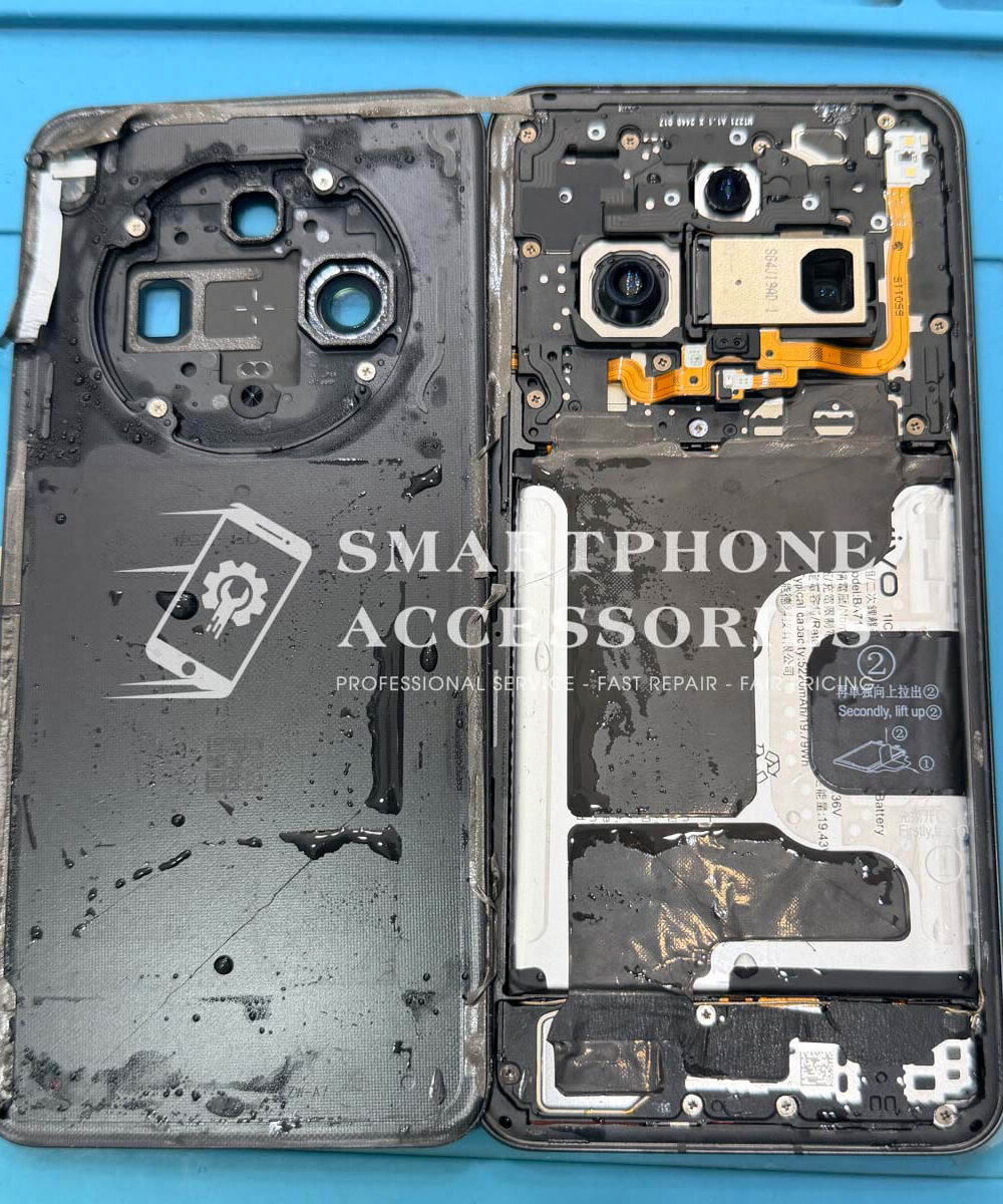 Phone drying service inspection at Smartphone Accessories in Hanoi