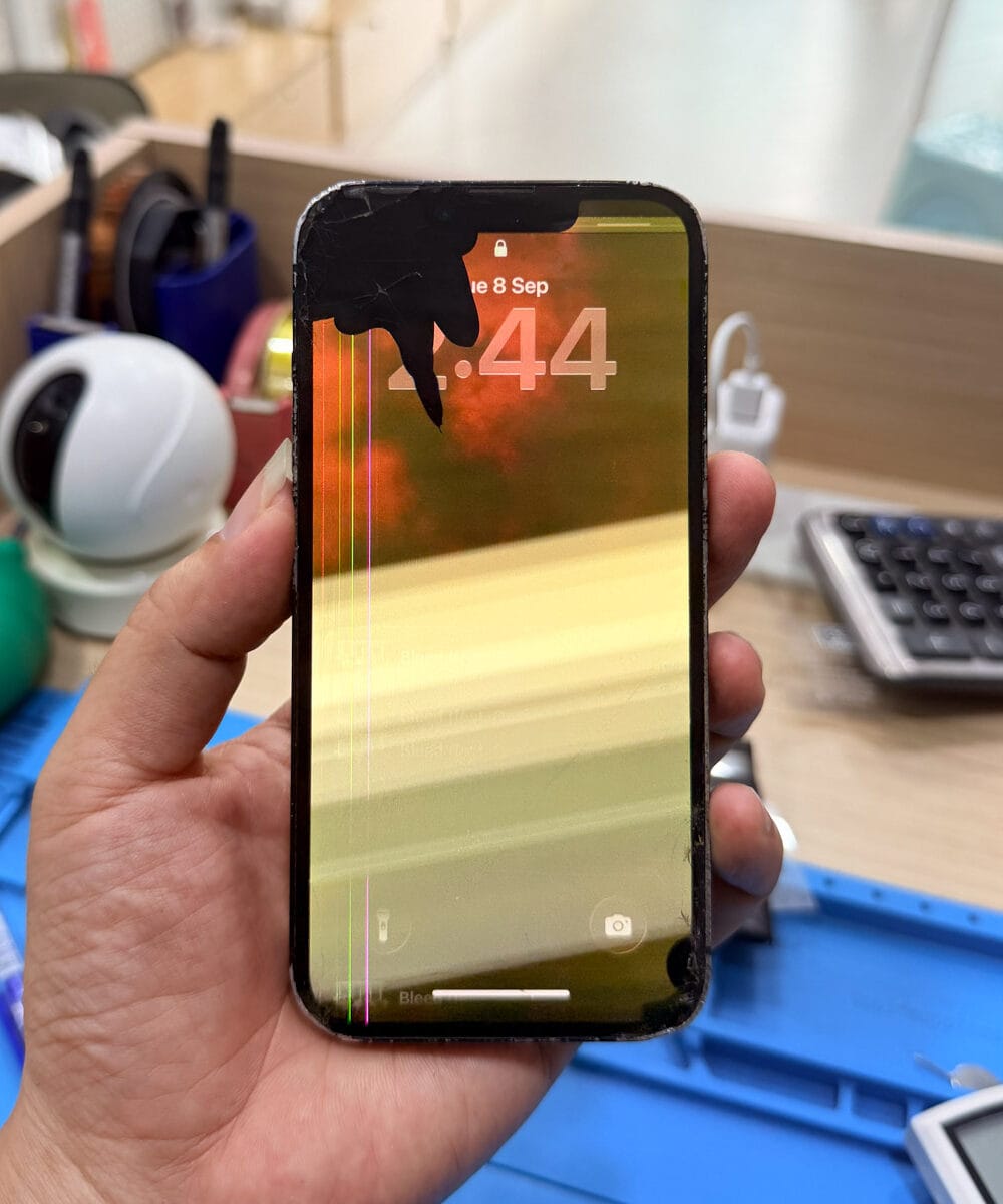 iPhone 14 screen replacement