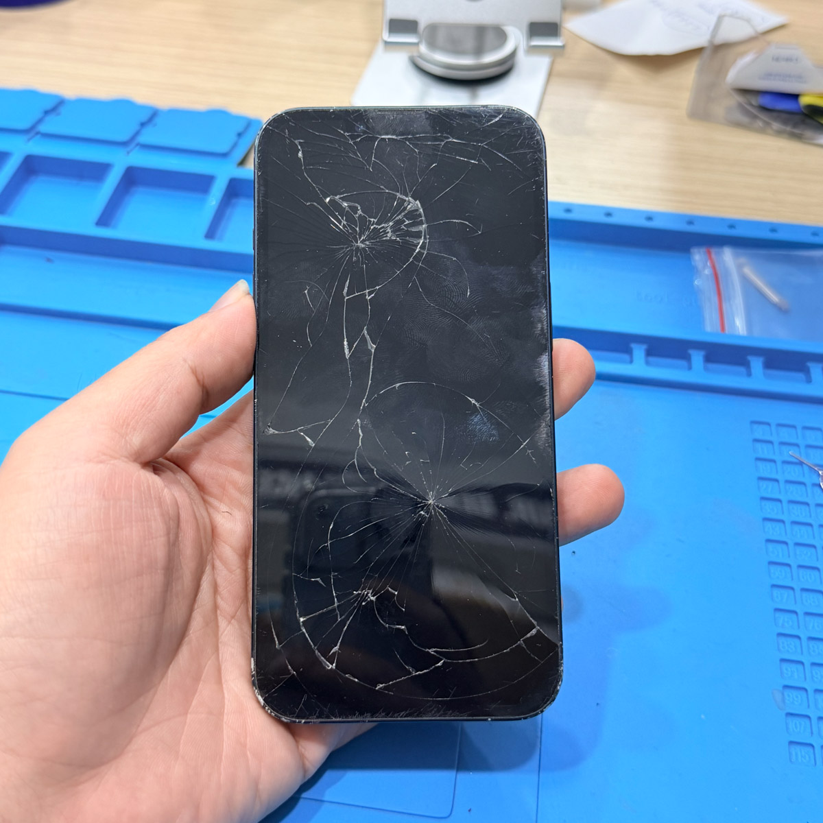 iPhone screen issues showing cracked glass, flickering display, and unstable touch response