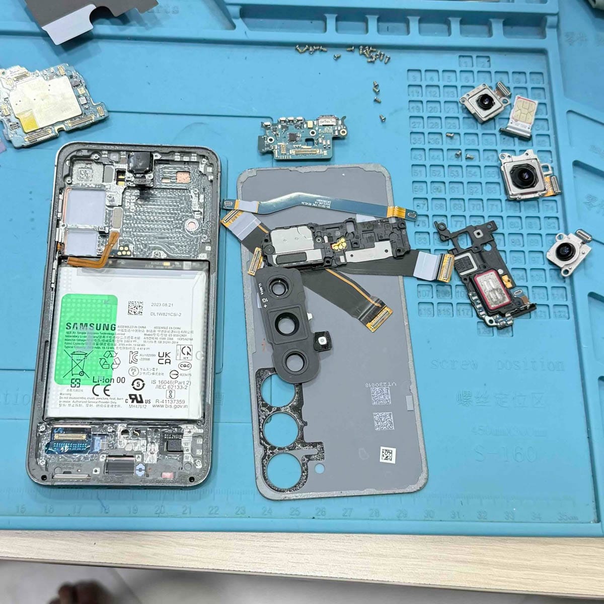 Phone repair service at Smartphone Accessories in Hoan Kiem Hanoi