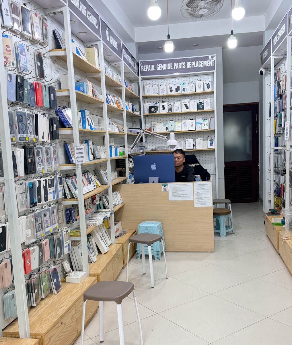 Phone Repair Service at Smartphone Accessories Hoan Kiem Hanoi