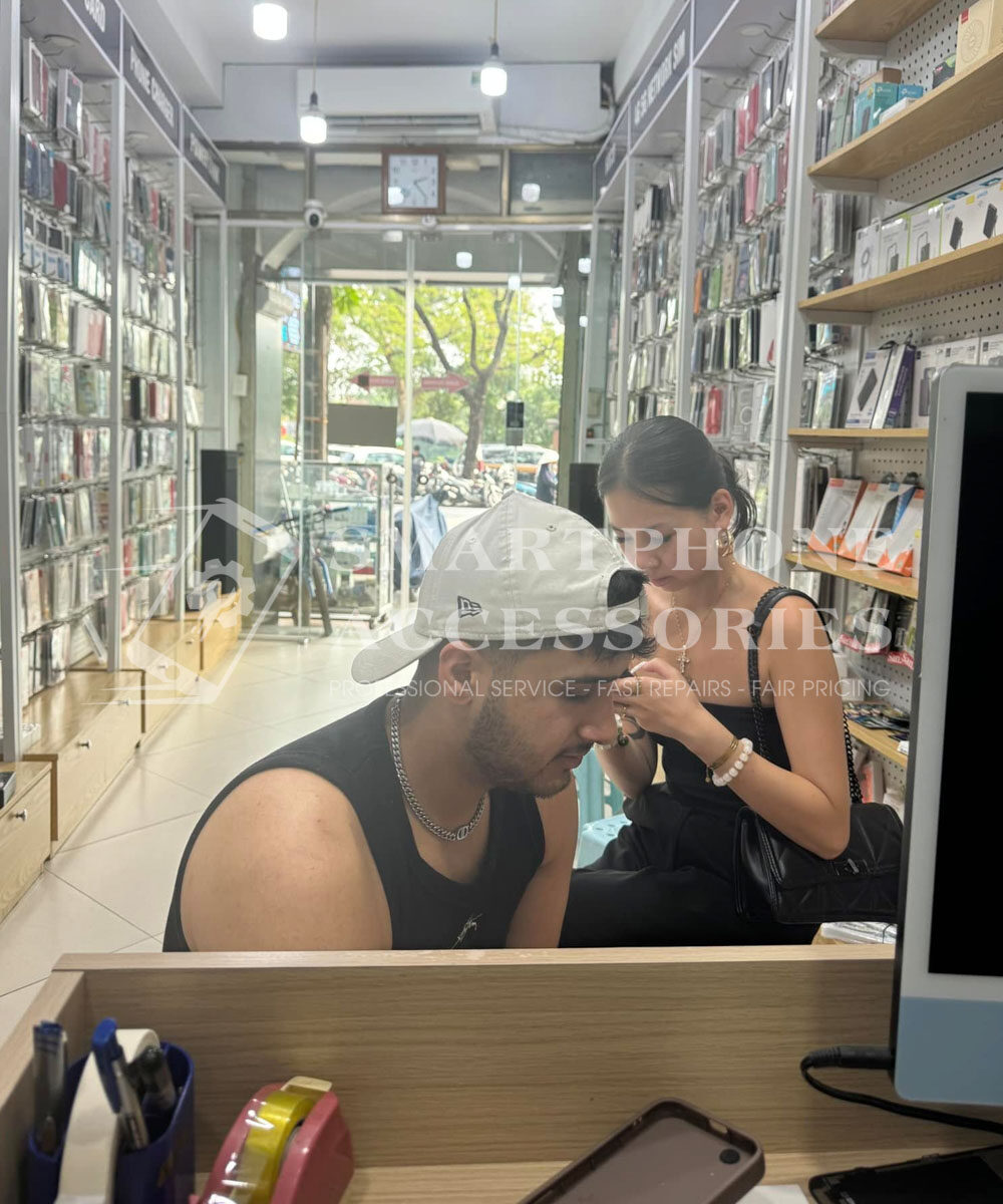 Repairing a cracked iPhone 13 screen