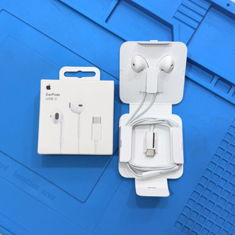 USB-C wired headphones