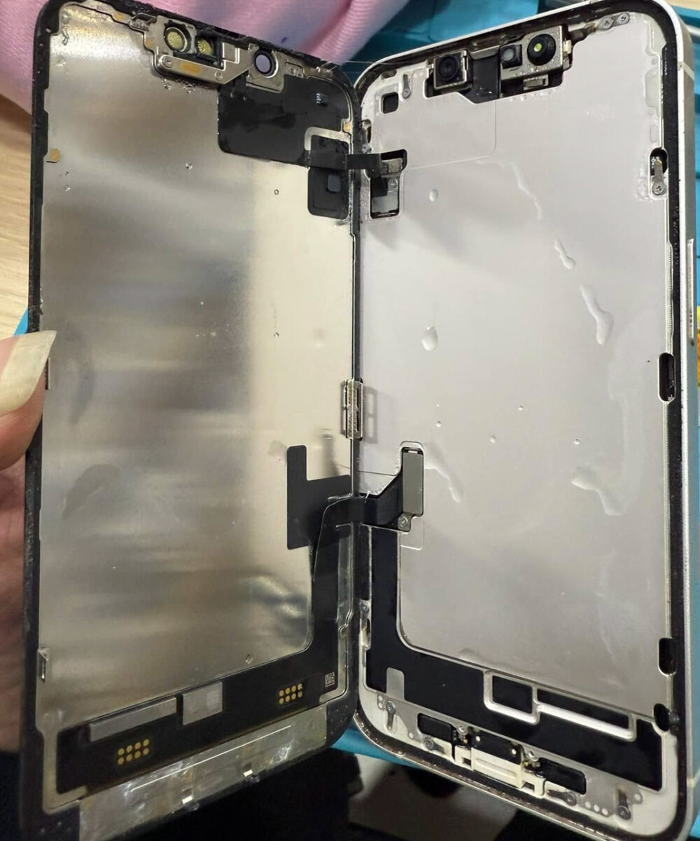 iPhone 14 Plus Water Exposure Drying