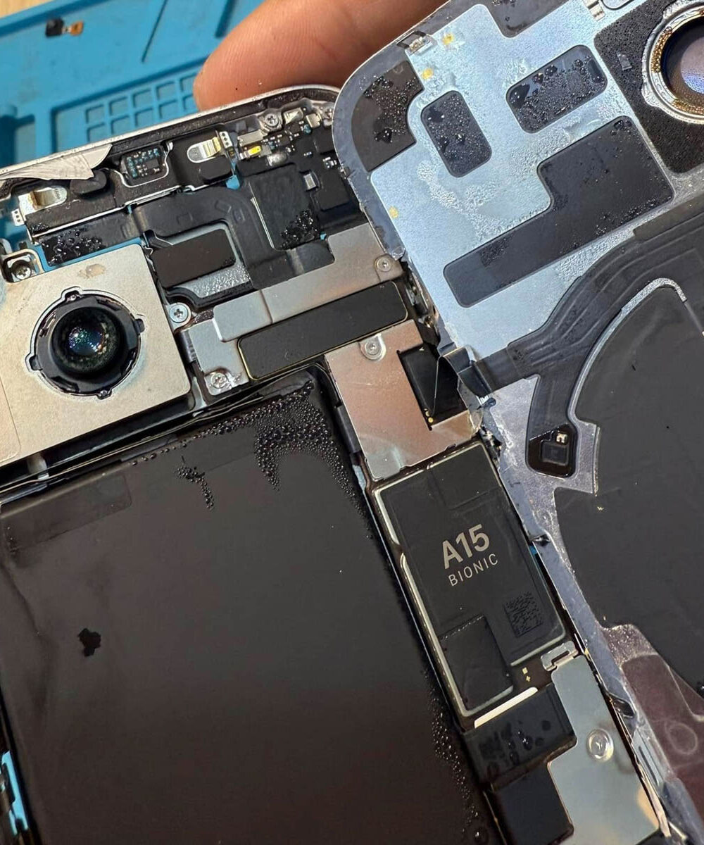 iPhone 14 Plus Water Exposure Drying