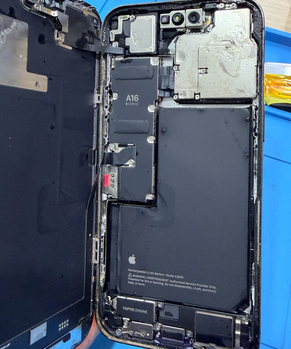 iPhone 14 Pro Max Water Exposure Drying