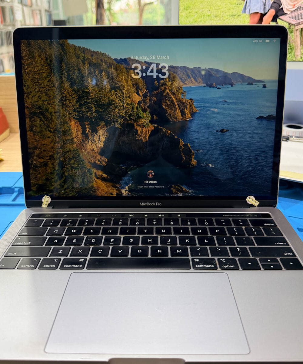 MacBook Pro 2018 screen replacement