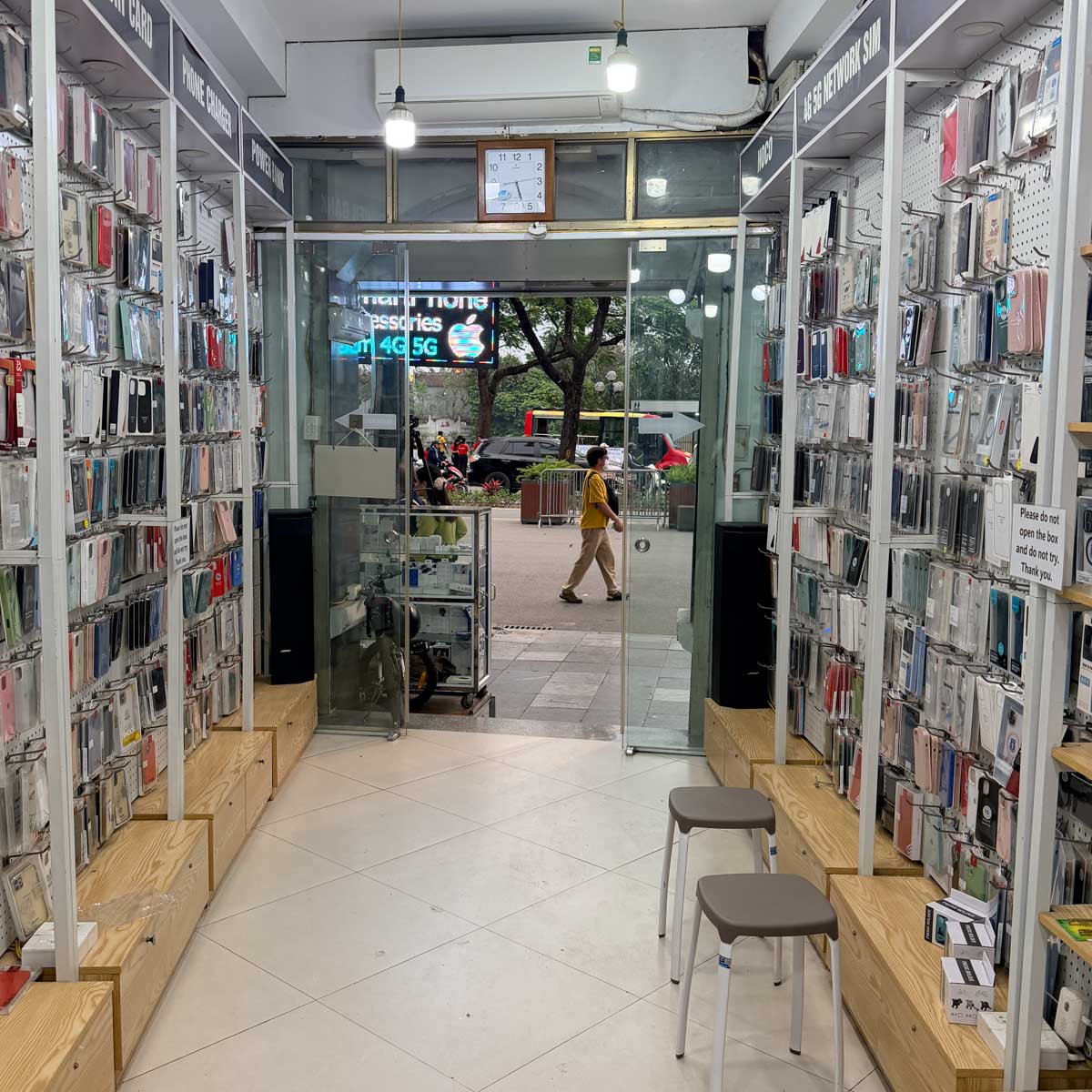 phone repair in Hanoi city center near Hoan Kiem area