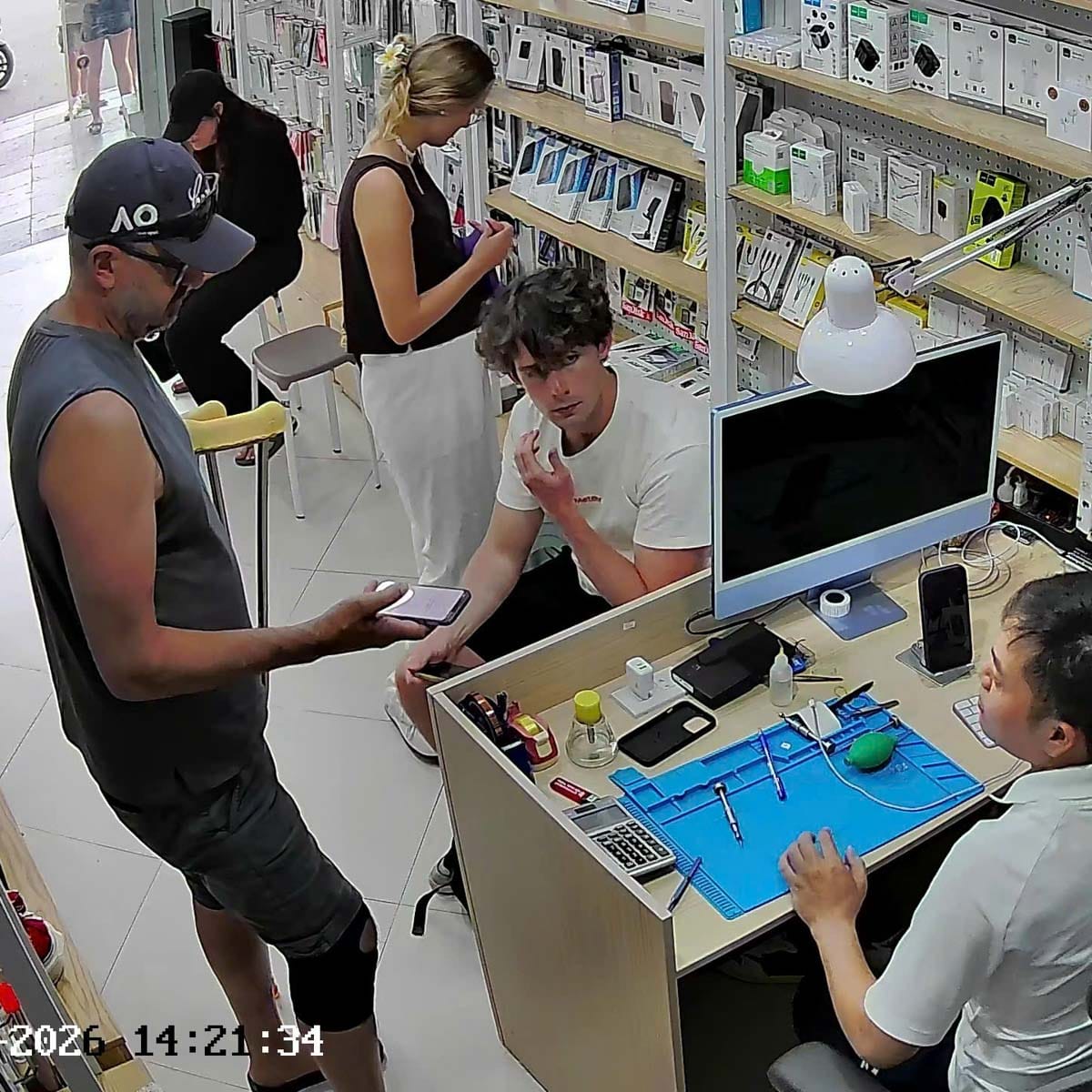 phone repair near Old Quarter Hanoi for travelers