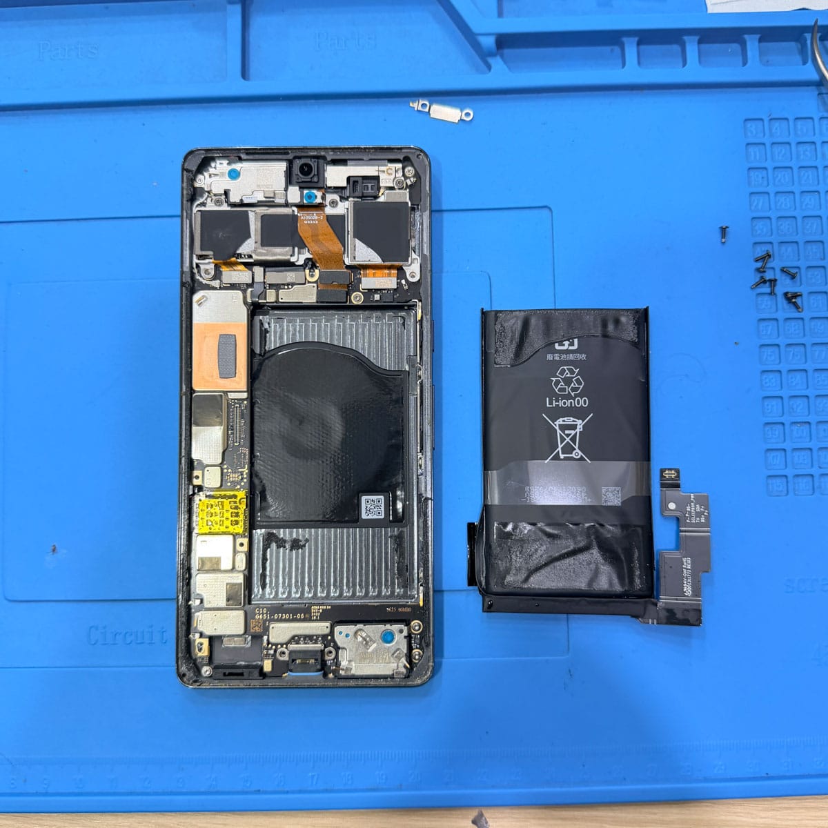 pixel-7-pro-battery-replacement-3 Pixel 7 Pro battery replacement