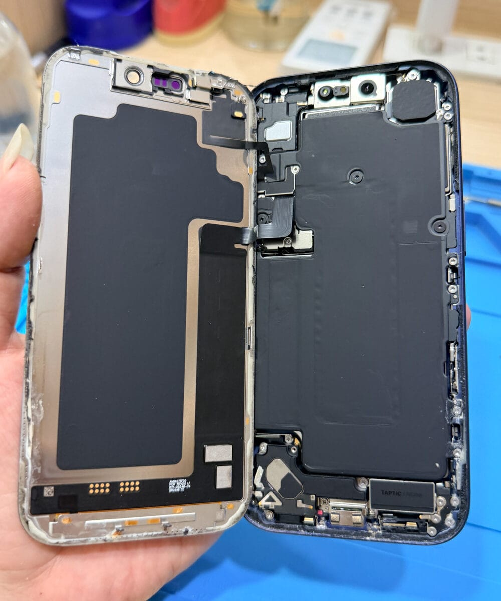 iphone-17-pro-water-damage-drying-internal-inspection-hanoi