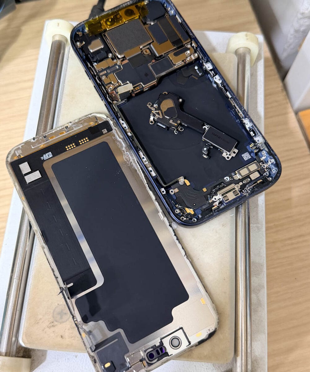 iphone-17-pro-water-damage-drying-internal-inspection-hanoi