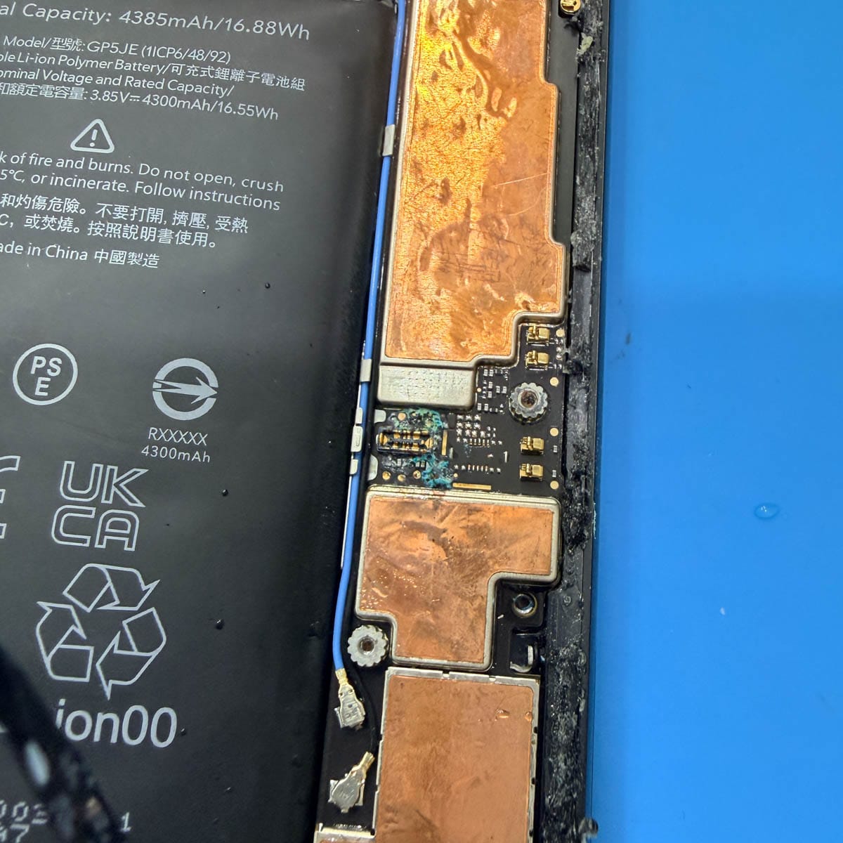 water-damaged-device-internal-corrosion-inspection