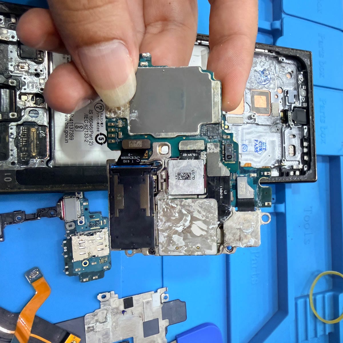 oppo-motherboard-diagnostics-hanoi-repair-shop