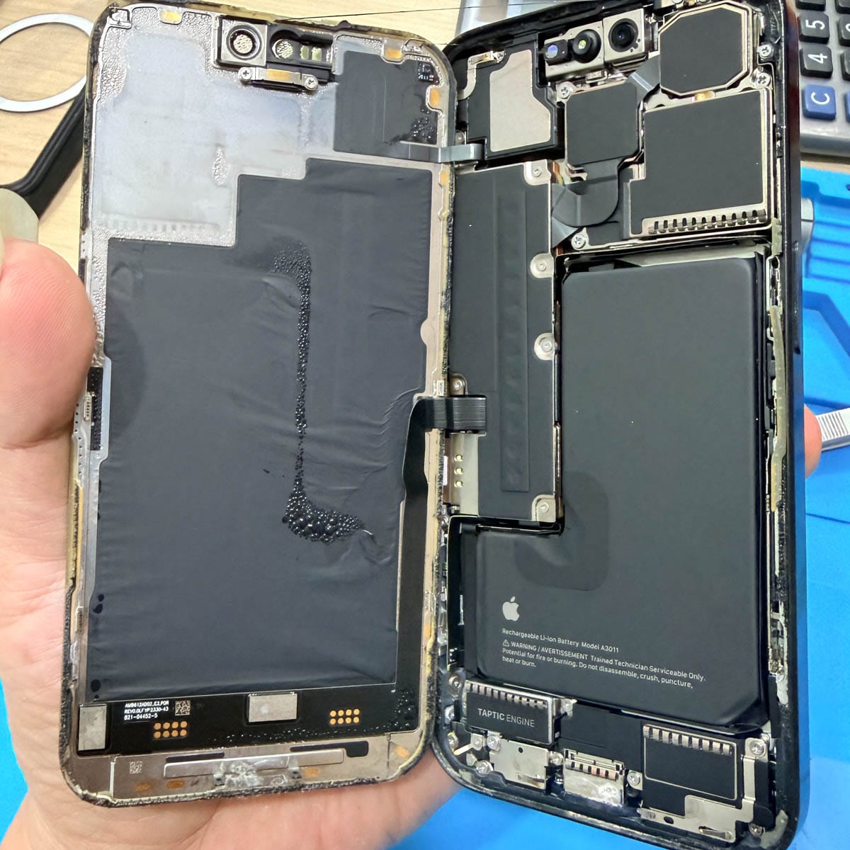 water-damaged-phone-motherboard-corrosion-inspection