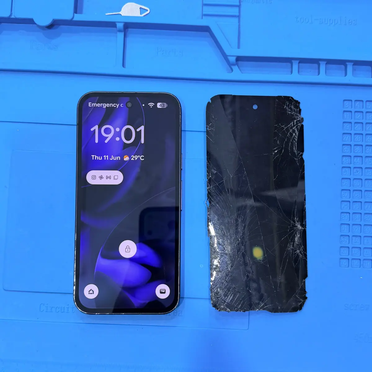 Pixel 9A Screen Replacement