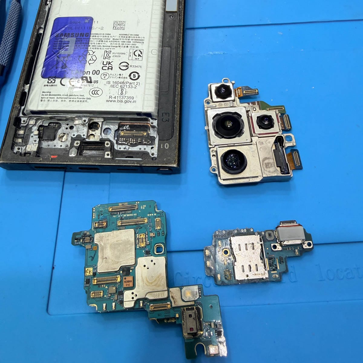 Samsung motherboard cleaning and professional drying after water damage.