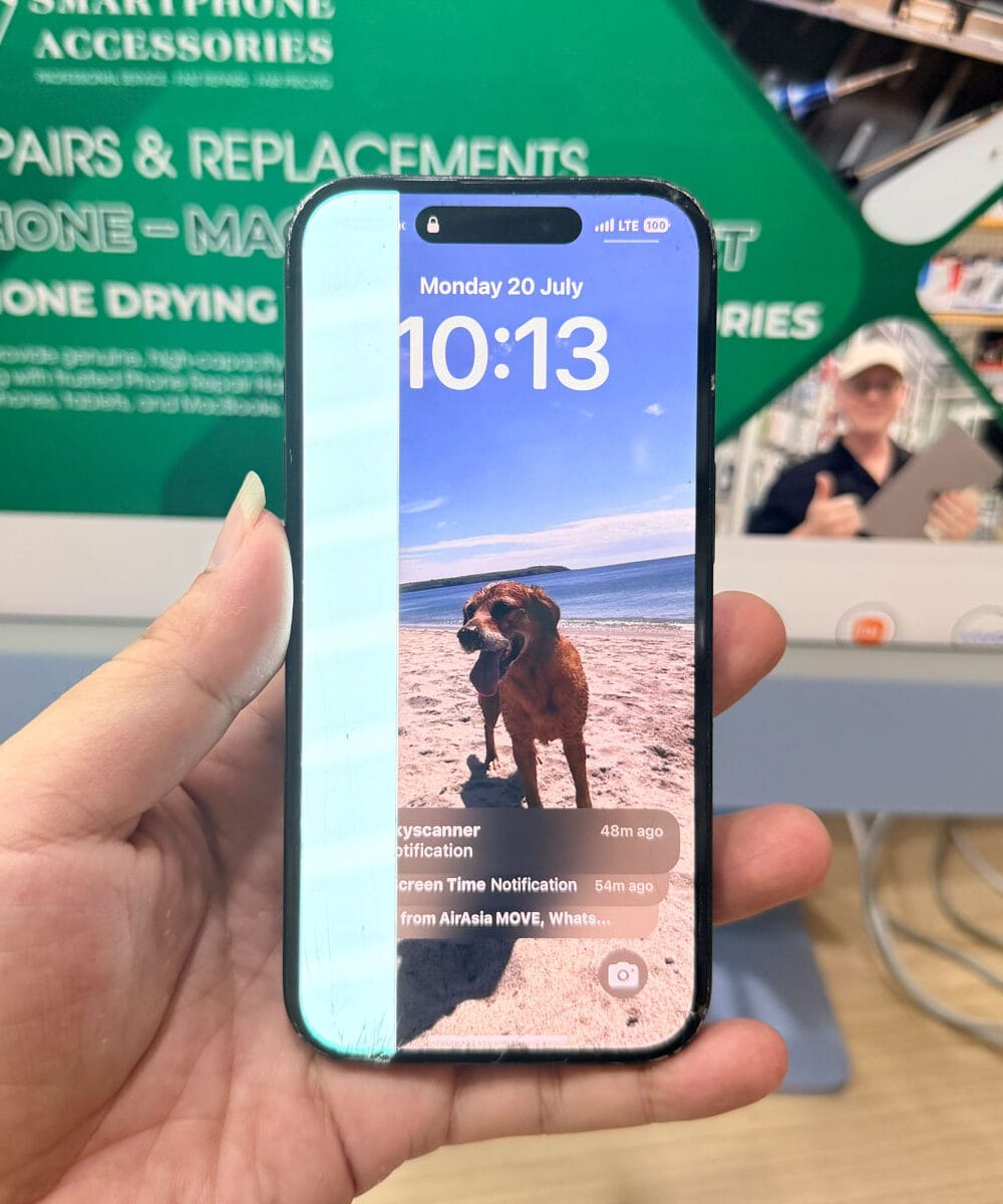 iphone-16-screen-replacement-hoan-kiem-technician-inspection