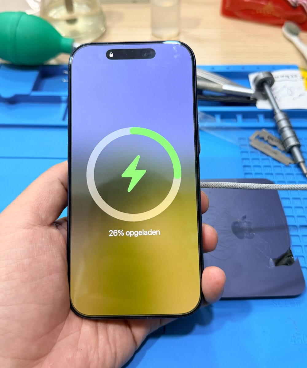 iphone-17-pro-max-magsafe-wireless-charging-test-after-back-glass-replacemen