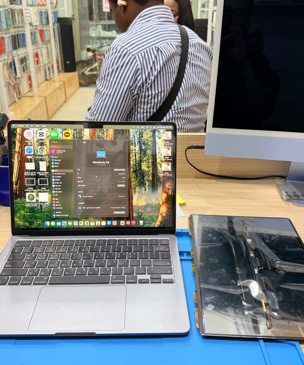 MacBook Air M2 Screen Replacement