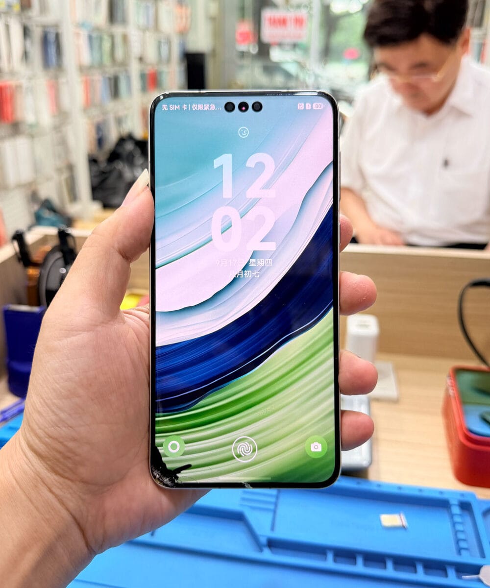 huawei-mate-60-pro-cracked-oled-display