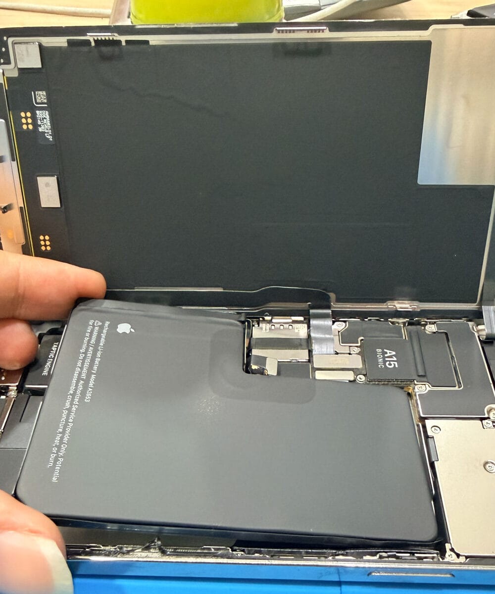 iphone-13-pro-max-battery-swelling-inspection-hanoi