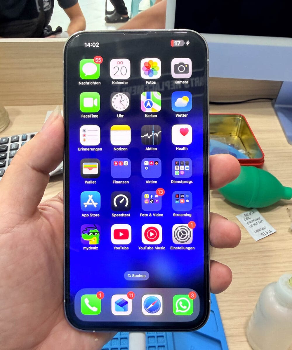 iphone-13-pro-max-battery-replacement-technician-hanoi