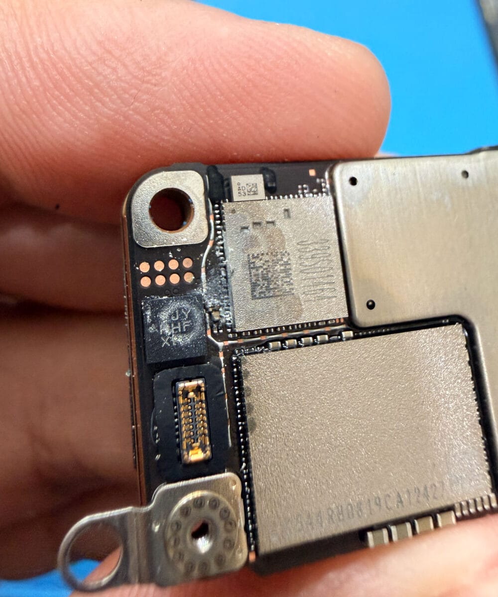 iphone-16-pro-max-motherboard-water-damage-inspection