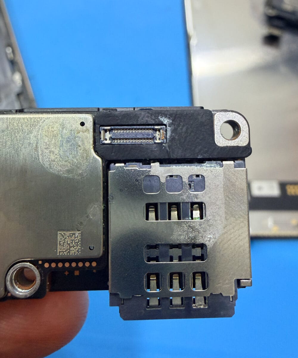 iphone-logic-board-connector-and-sim-card-area-inspection