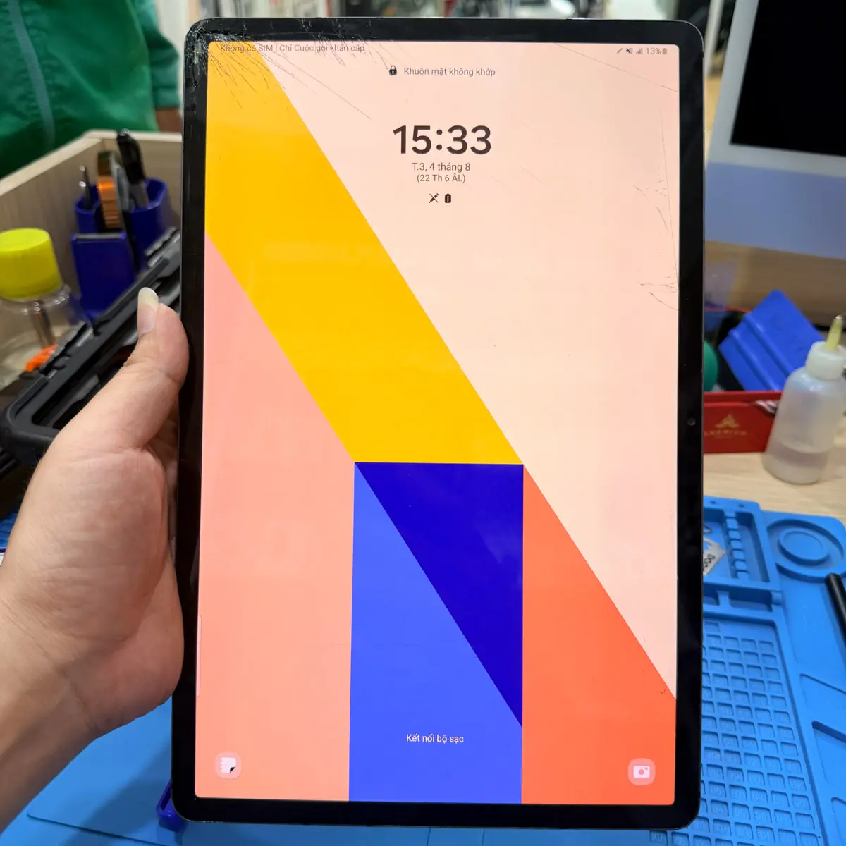 cracked-tablet-screen-damage-inspection